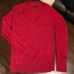 Red express V-neck white sweater size large